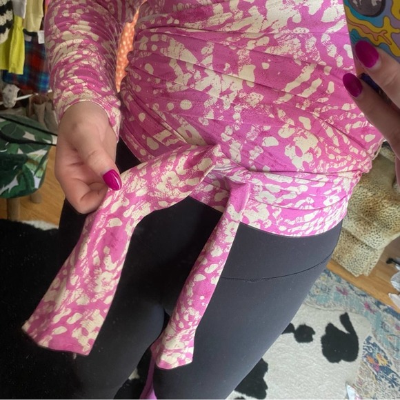 Daily practice Anthropologie pink white long sleeve wrap top - Picture 4 of 5